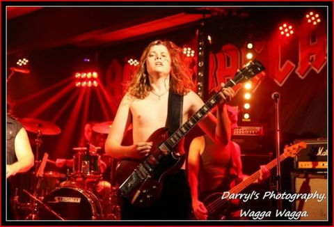 Home Tavern - Tourism Cairns 0