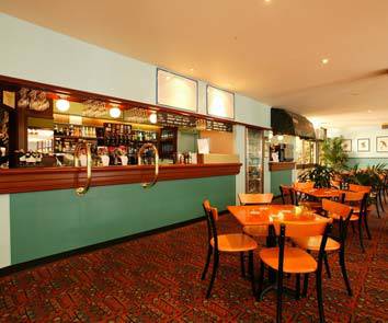 Hotel Gosford - Tourism Cairns 3