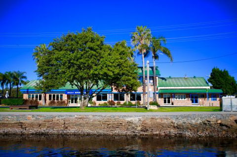 Tea Gardens Hotel–Motel - Tourism Cairns 0