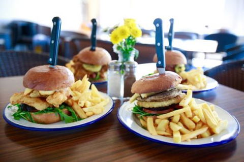 Tea Gardens Hotel–Motel - Tourism Cairns 3