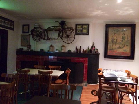 Queens Arms Hotel - Tourism Cairns 3