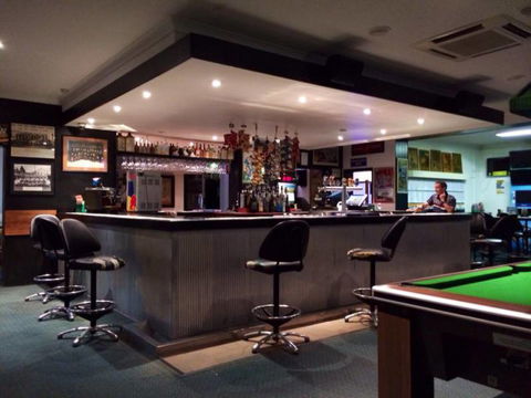 Queens Arms Hotel - Tourism Cairns 4