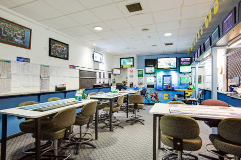Taree Leagues Sports Club - Tourism Cairns 1