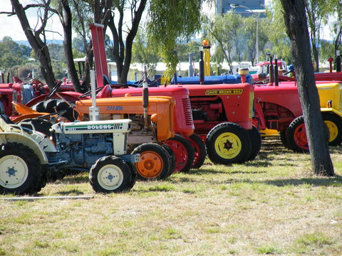 19th Annual Old Wheels In Motion Rally - Tourism Cairns 1