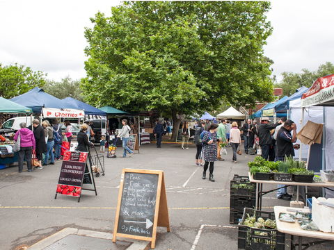 Alphington Farmers' Market - Tourism Cairns 0