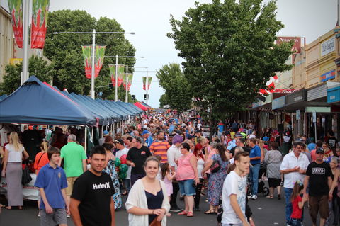Cowra Christmas Street Festival - Tourism Cairns 0