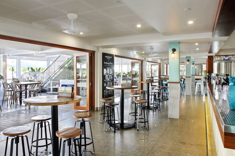 Hemingway's Brewery Port Douglas - Tourism Cairns 4