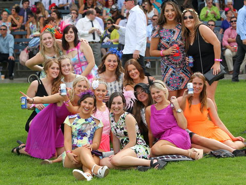 Albury Racing Club Boxing Day Races - Tourism Cairns 2
