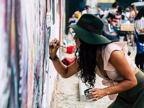 Art In The Park - Tourism Cairns 0