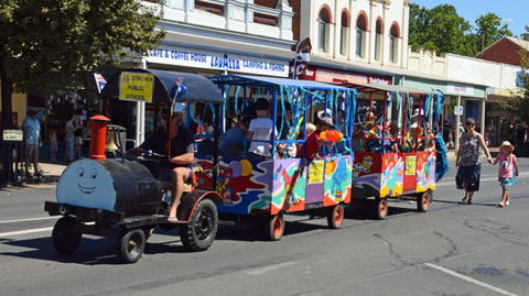 Corowa Rotary Federation Festival Parade - Tourism Cairns 1