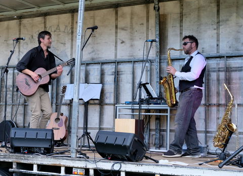 Jamming At Jingellic - Tourism Cairns 1