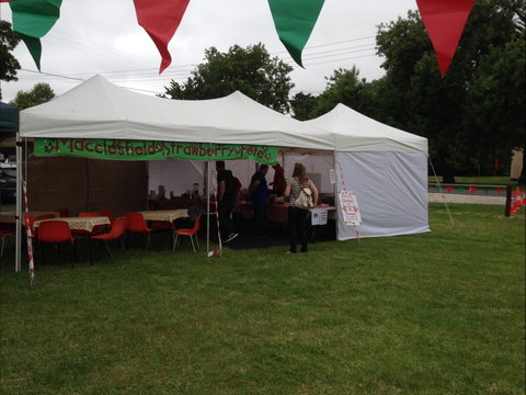 Macclesfield Strawberry Fete - Tourism Cairns 0