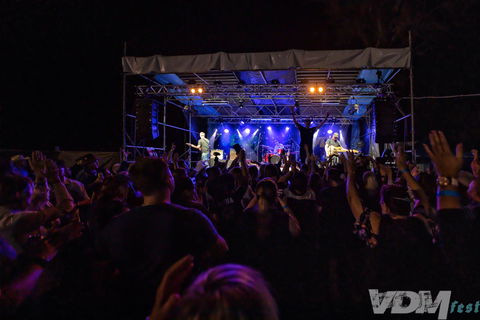 VDM Fest - Rock Edge Country Music Festival - Tourism Cairns 1