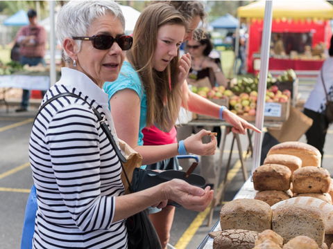 Carlton Farmers' Market - Tourism Cairns 1