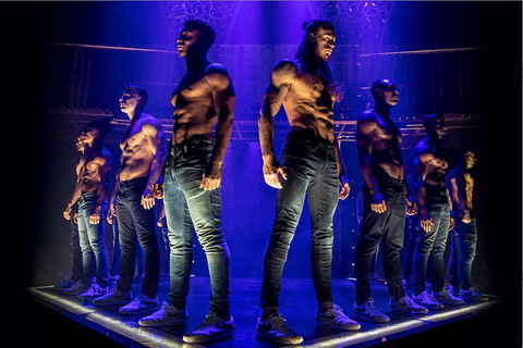 MAGIC MIKE LIVE - Tourism Cairns 0