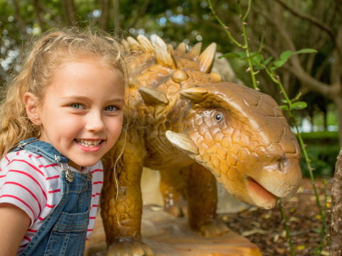 Mega Creatures At Hunter Valley Gardens - Postponed - Tourism Cairns 2