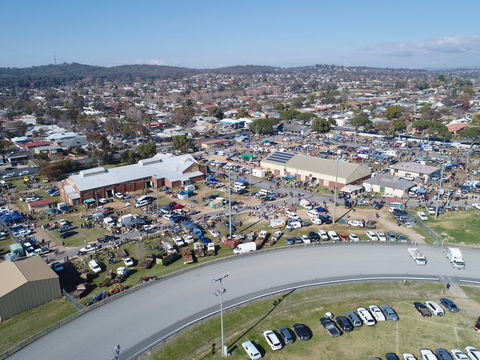 Wagga Swap Meet Run By  Classic And Historic Automobile Club Of Australia - Wagga Wagga Region - Tourism Cairns 0