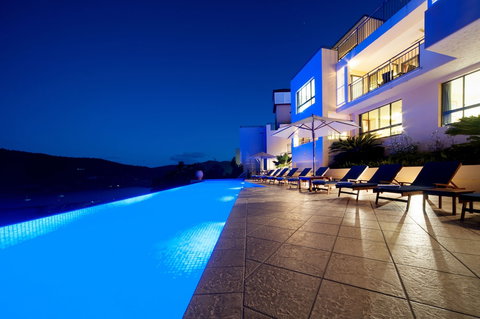 Pinnacles Resort - Tourism Cairns 0