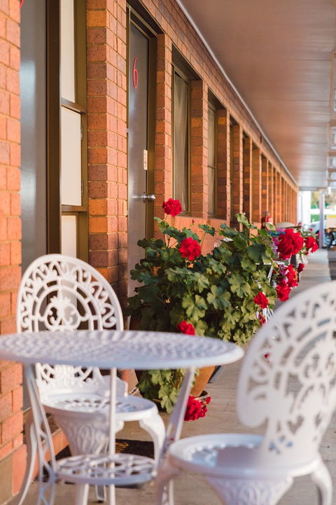 Country Pathfinder Motor Inn - Tourism Cairns 0