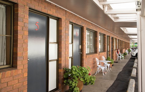 Country Pathfinder Motor Inn - Tourism Cairns 2