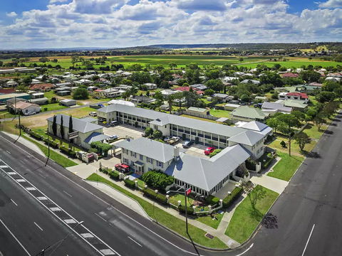 Coachman's Inn Warwick - Tourism Cairns 0