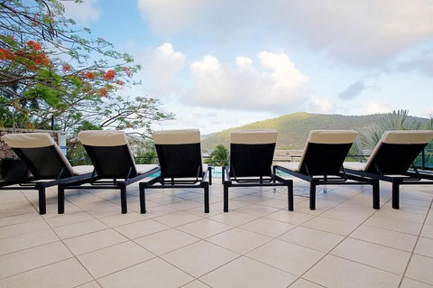 At Waterfront Whitsunday Retreat - Tourism Cairns 3