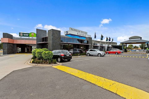 Quality Hotel Taylors Lakes - Tourism Cairns 5