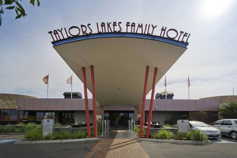 Quality Hotel Taylors Lakes - Tourism Cairns 1