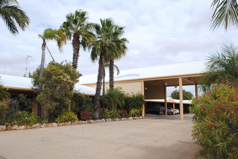 Albert Park Motor Inn - Tourism Cairns 0