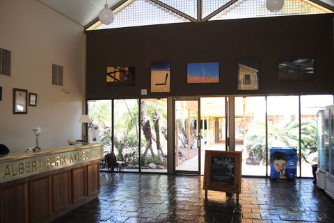 Albert Park Motor Inn - Tourism Cairns 1