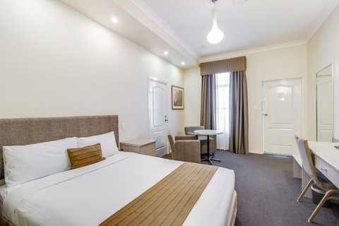 Prince Of Wales Motor Inn - Tourism Cairns 6