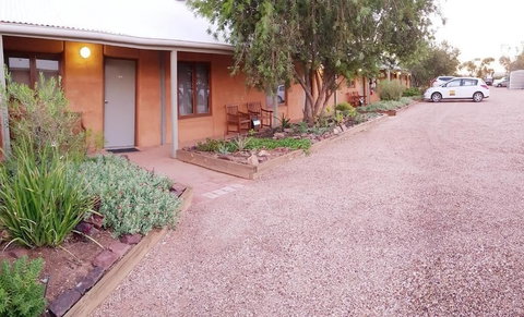 Mud Hut Motel - Tourism Cairns 1