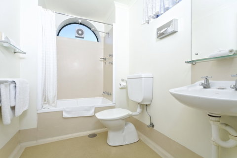 BreakFree Directors Studio - Tourism Cairns 4