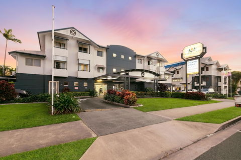 Cairns Queens Court - Tourism Cairns 2