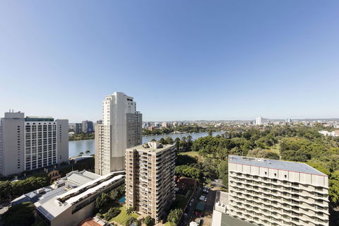 Oaks Brisbane On Margaret Suites - Tourism Cairns 1