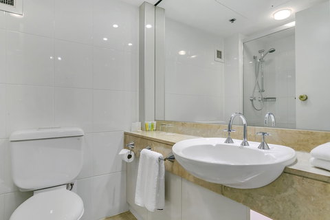 Stamford Plaza Adelaide - Tourism Cairns 5