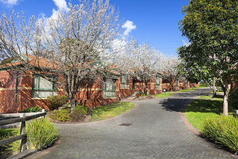 Mount Waverley Townhouses - Tourism Cairns 1