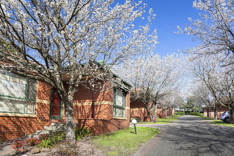 Mount Waverley Townhouses - Tourism Cairns 2