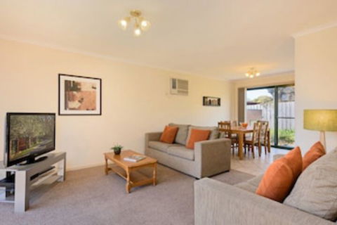 Mount Waverley Townhouses - Tourism Cairns 0