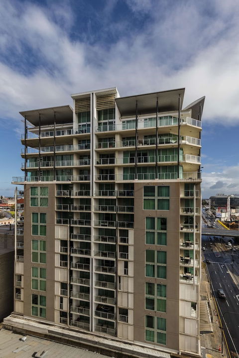 Oaks Adelaide Horizons Suites - Tourism Cairns 3