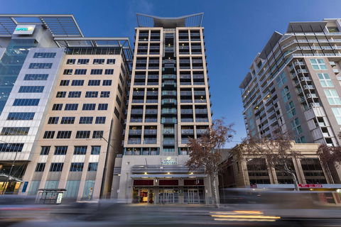 Oaks Adelaide Horizons Suites - Tourism Cairns 2