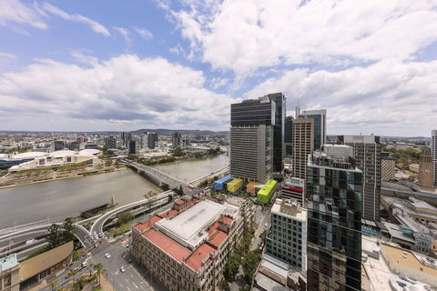 Oaks Brisbane Casino Tower Suites - Tourism Cairns 3