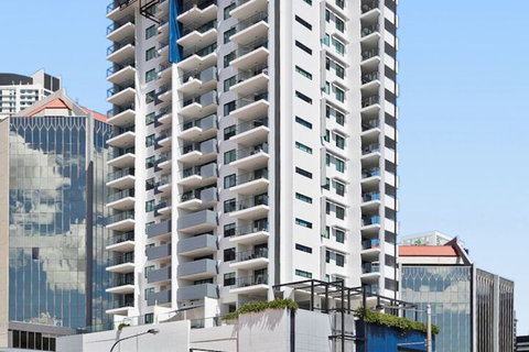 Republic Apartments - Tourism Cairns 1