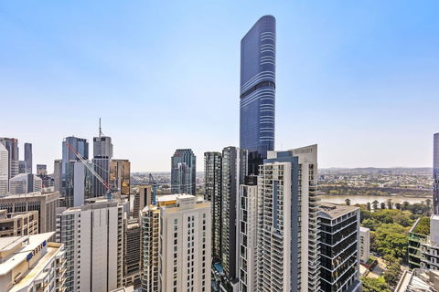 Oaks Brisbane Festival Suites - Tourism Cairns 4