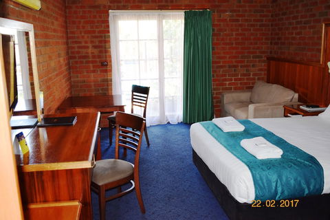 Early Australian Motor Inn - Tourism Cairns 4
