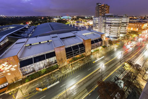 Oaks Adelaide Embassy Suites - Tourism Cairns 6