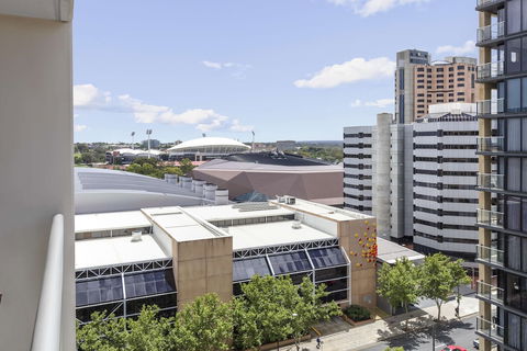 Oaks Adelaide Embassy Suites - Tourism Cairns 3