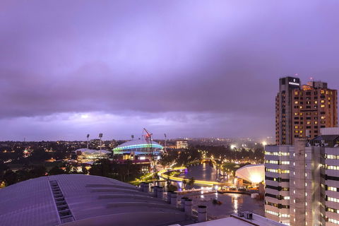 Oaks Adelaide Embassy Suites - Tourism Cairns 5