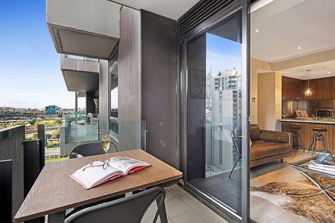 Corporate Keys - Gallery Towers - Tourism Cairns 0