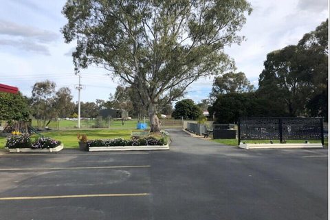 Wattle Motel - Tourism Cairns 4